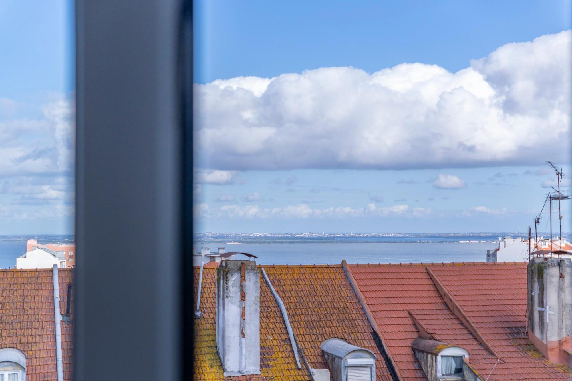 Superb Apartments Overlooking Graca In Lisboa 客房 照片
